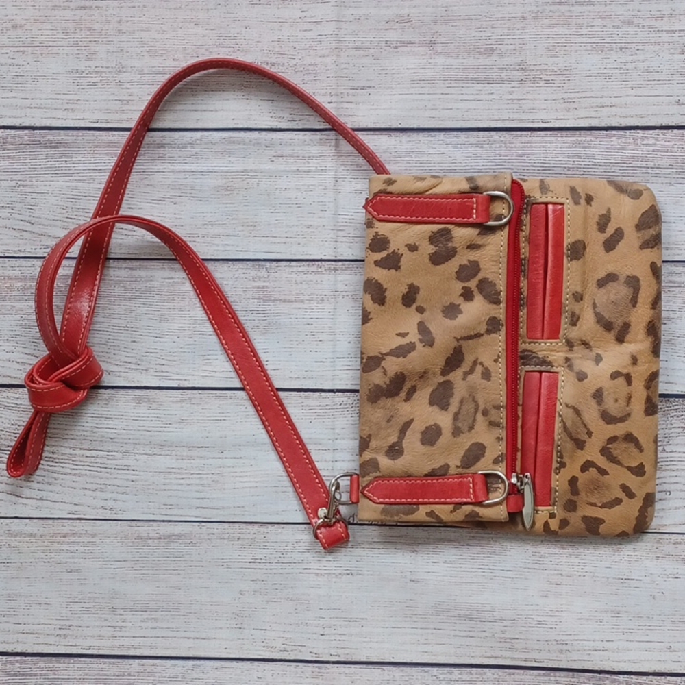 OZ ORIFAZ crossbody. Animal print. Red strap. Argentine Lea…